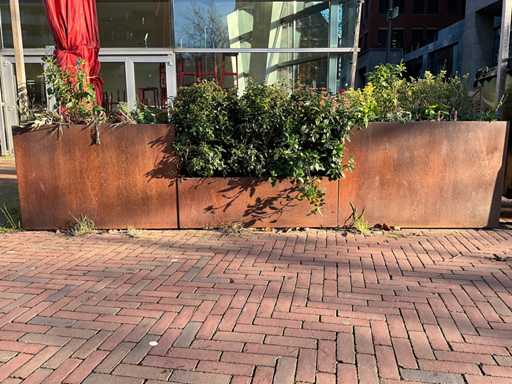 Metalen Plantenbak met inhoud (3x)