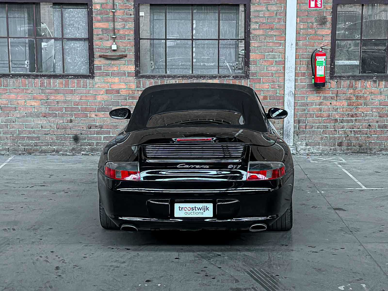 Porsche 911 Carrera 4 Cabriolet 3.6 996 320pk 2002 Youngtimer HANDGESCHAKELD 