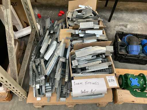 Molti supporti per travi