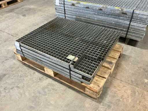 Galvanized slatted floor (5x)