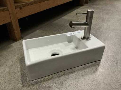 Fontana con rubinetto