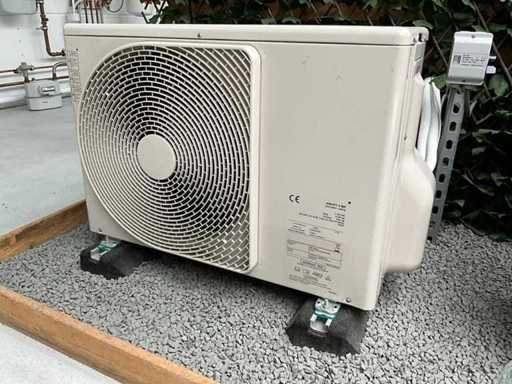 Sistema split a pompa di calore aria-acqua Remeha Elga Ace 4kW
