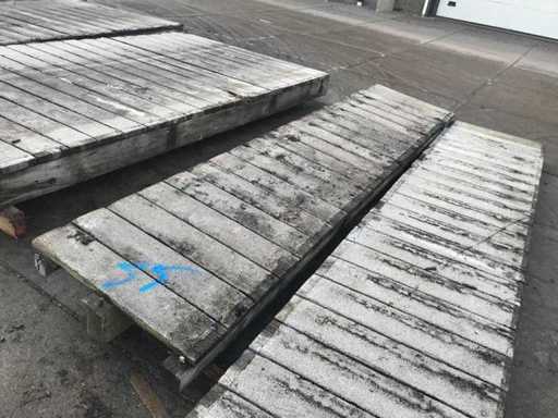 Section du tablier en bois dur du pont