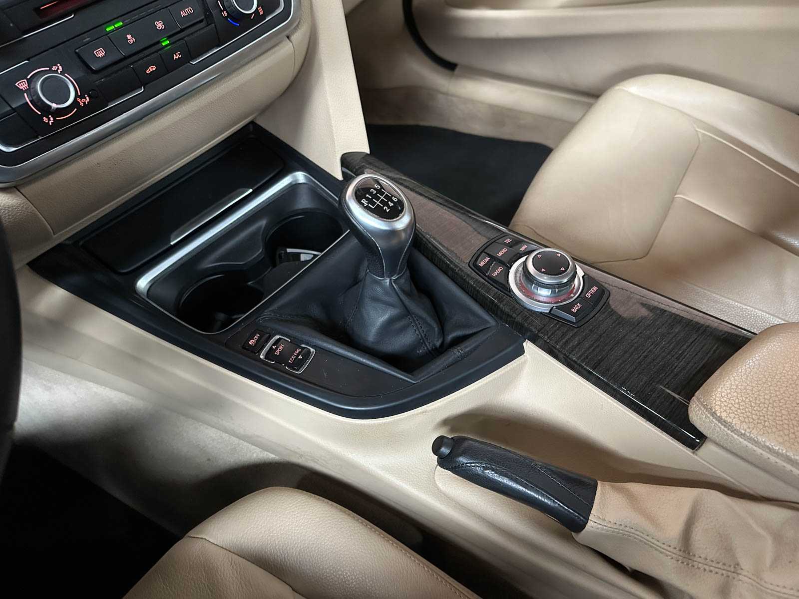 BMW 320i EfficientDynamics Edition Upgrade Edition 170pk 2013 (Origineel-NL) 3-serie, 1-SLL-03