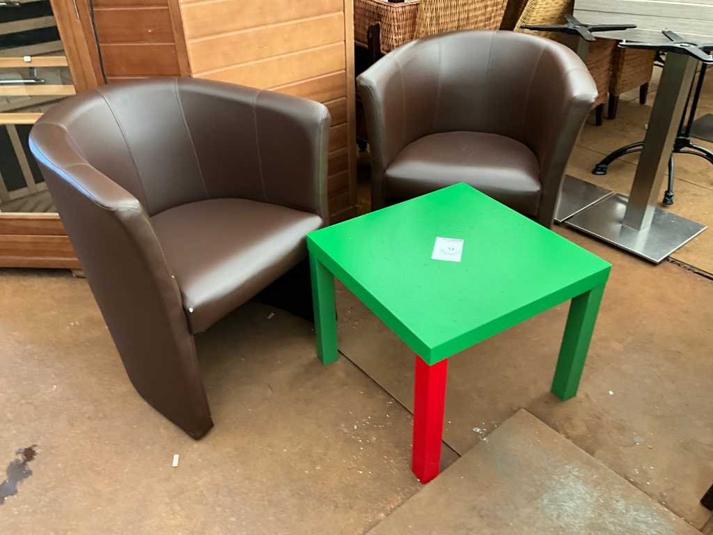 Coffee table with 2 seats