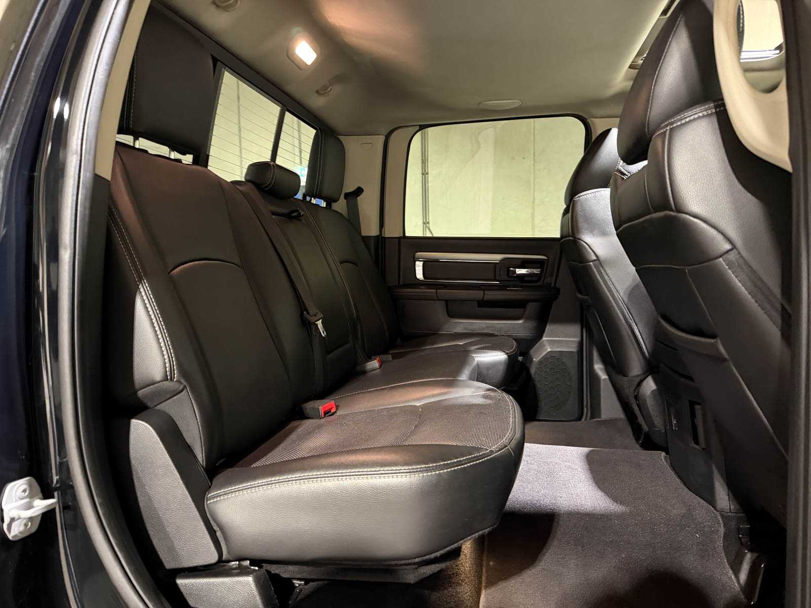 Dodge Ram 1500 5.7 V8 Quad Cab 6'4 401hp 2015 (Original-NL), VN-540-B Commercial Vehicle