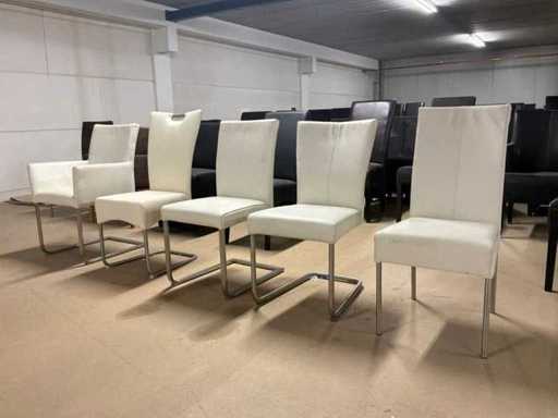 O mulțime de scaune de sufragerie din piele (5x)