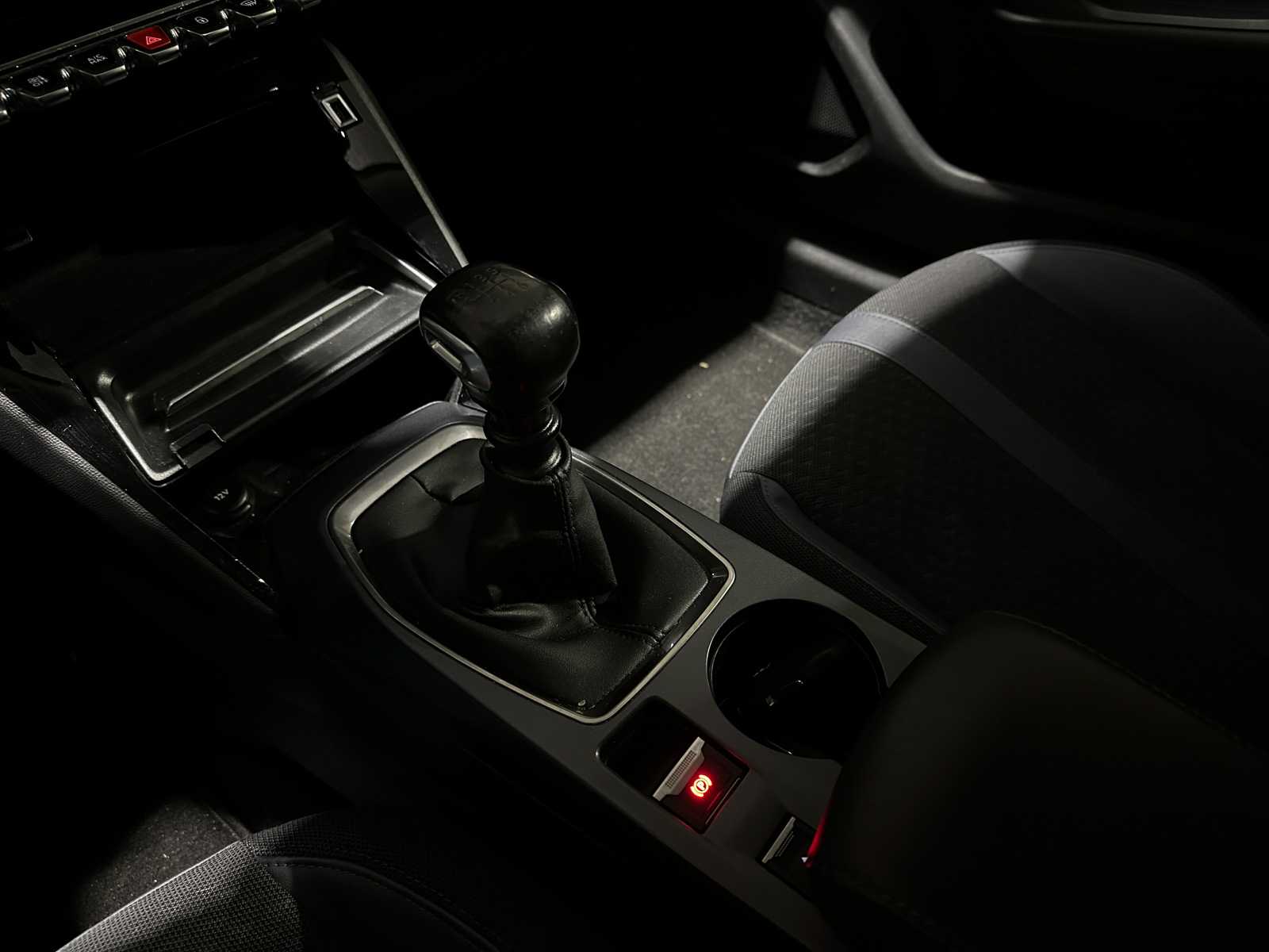 Peugeot 2008 1.2 PureTech Allure 102pk 2021 (Origineel-NL+1e eigenaar), K-010-KV