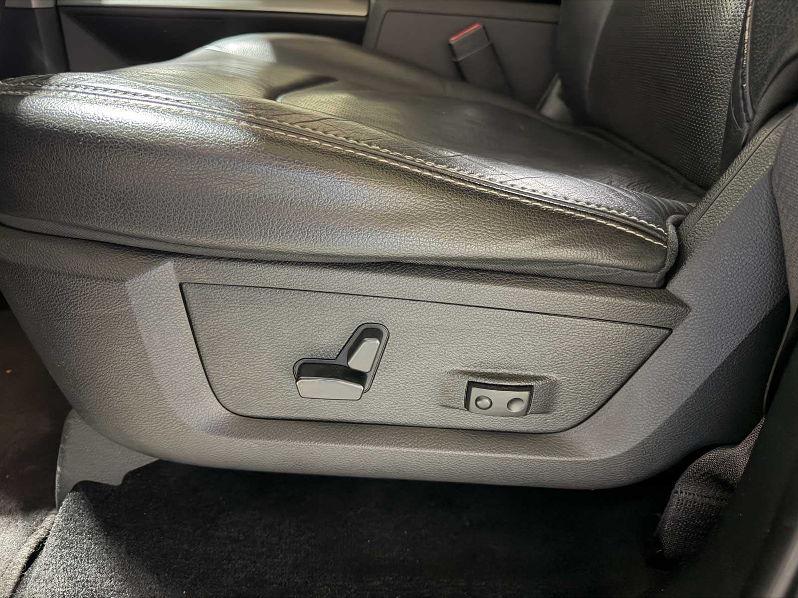 Dodge Ram 1500 5.7 V8 Quad Cab 6'4 401pk 2015 (Origineel-NL), VN-540-B Bedrijfswagen