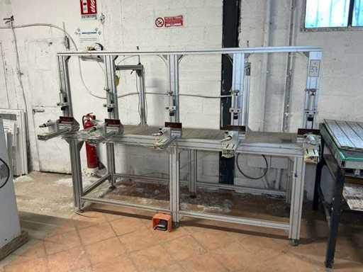 Five-rail mounting bench with pushers