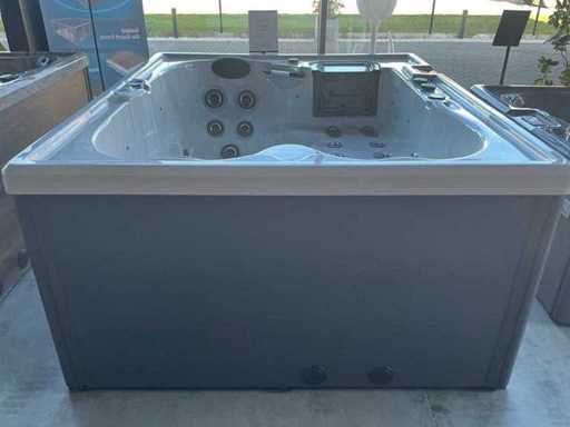 Belle & Moi Sierra Jacuzzi