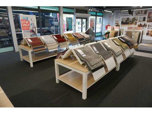 Stó? prezentacyjny z próbkami dywanów (8x)