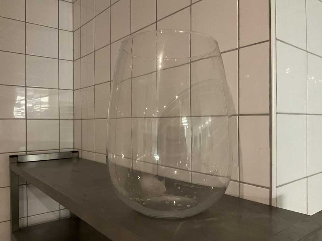 22x glass vase