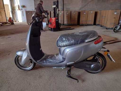 Warehouse recycling - e-scooters and accessories