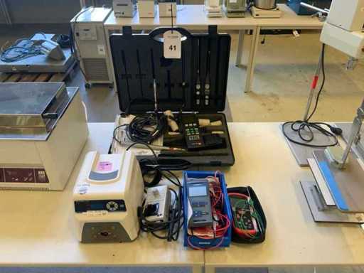 Laboratory equipment (5x)