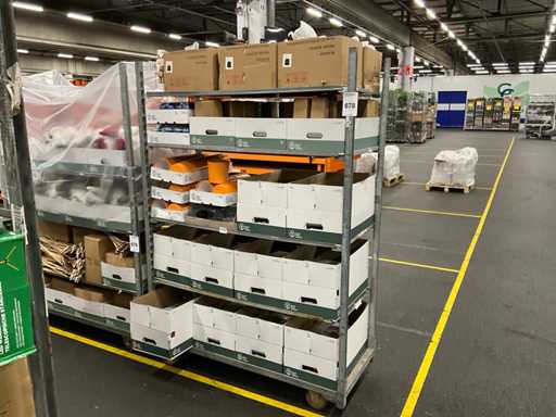 Série de pots, terreau et décoration