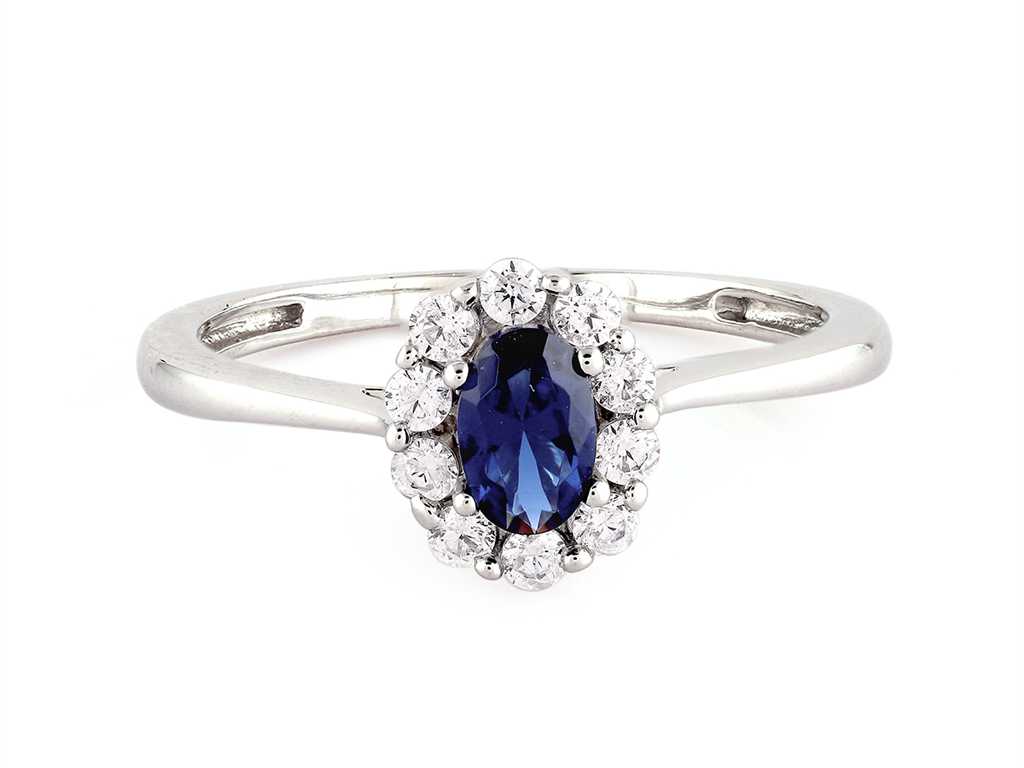 18 KT White gold Ring with Natural Diamond and Blue Sapphire