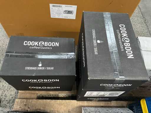 Lot de sucres divers et accessoires