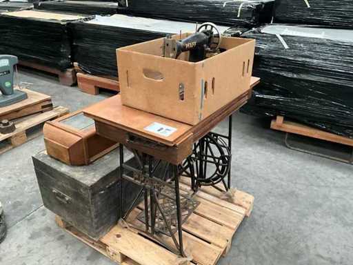 Machine à coudre ancienne modèle de pédales Pfaff