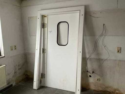 Izobar cu ușă batativă