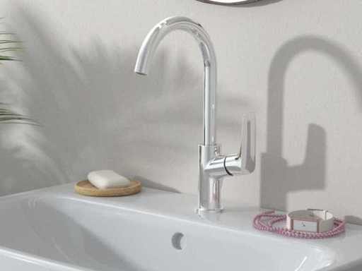 Hansgrohe Logis 210 71130000 Washbasin faucet with high swivel spout