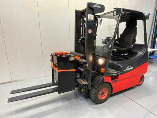 Linde E20-02 - Forklift - Fork Setter - Sideshift - Freelift- battery charger- bluespot rear