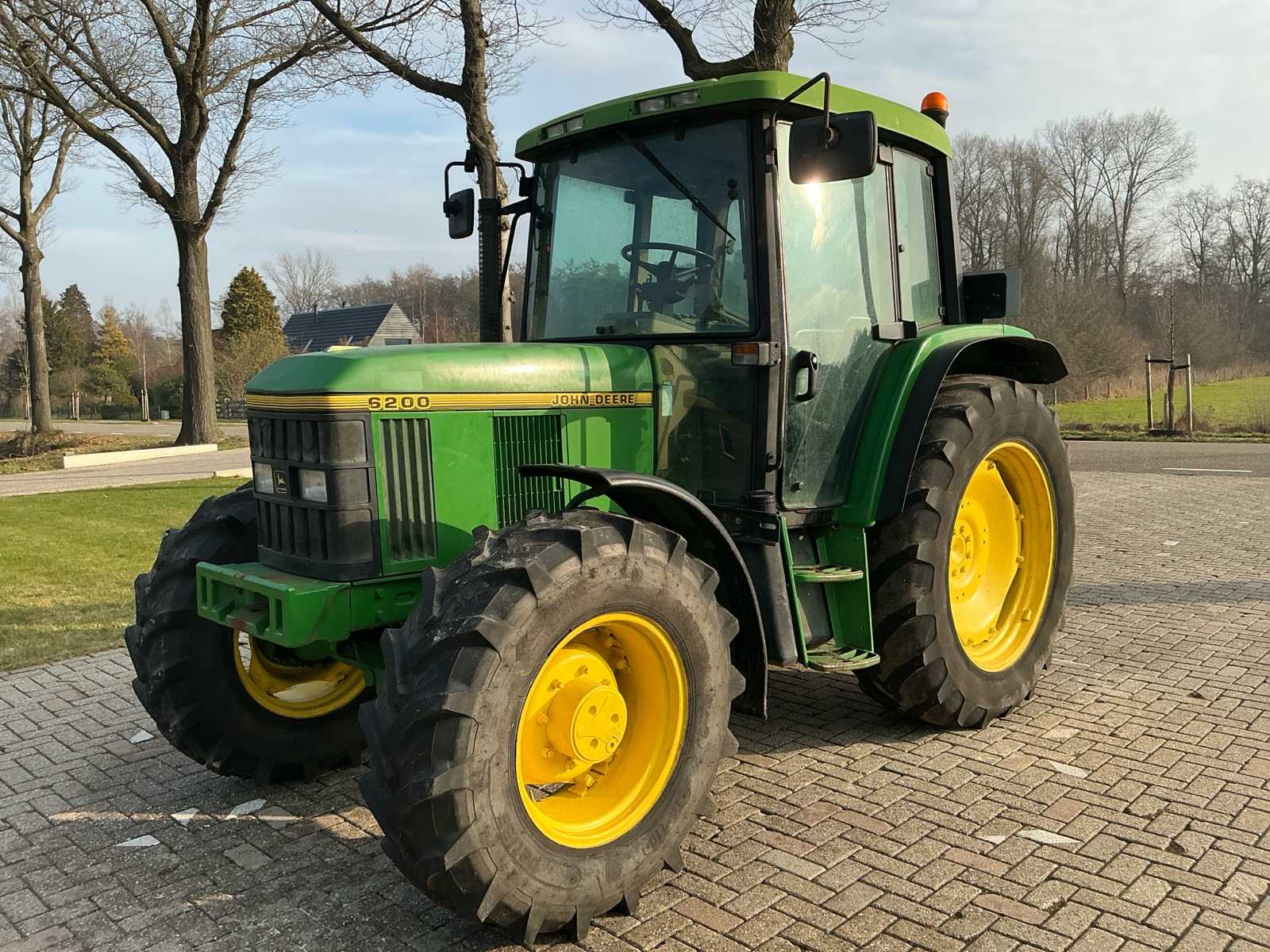 1992 John Deere 6200 All-wheel drive farm tractor