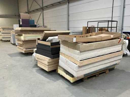 Lits semi-finis et poufs