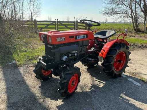 Kubota B5000 Mini Tractor