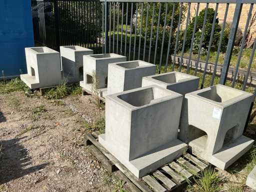 Concrete foundation (7x)