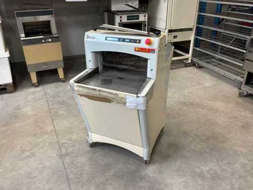 JAC Venice Brotschneider