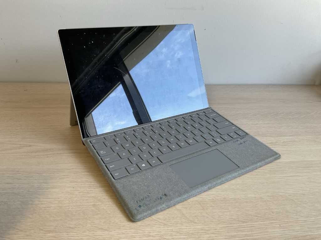 Laptop Microsoft Surface pro 5. generacji