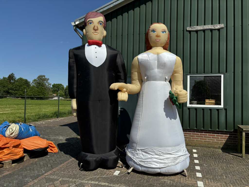 JB inflatable Inflatable bride and groom eye-catcher