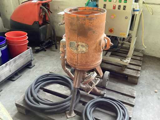 Construction sandblasting machine