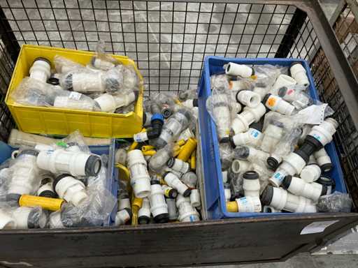 Batch of plastic couplings