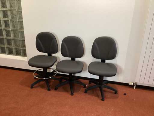 Office chairs (3x)