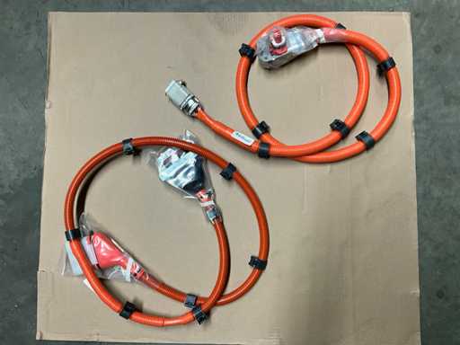 Diverse Toyota HV kabels met connectoren