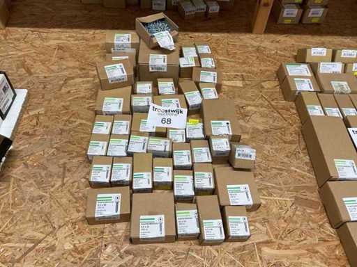 Kisten mit Schrauben und Holzschrauben