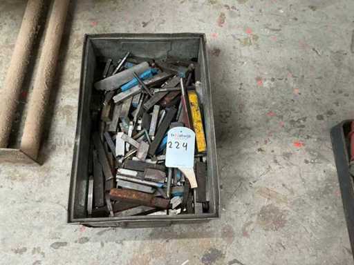 Batch of turning chisels