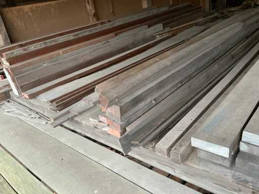 Série de diverses poutres, planches et coques