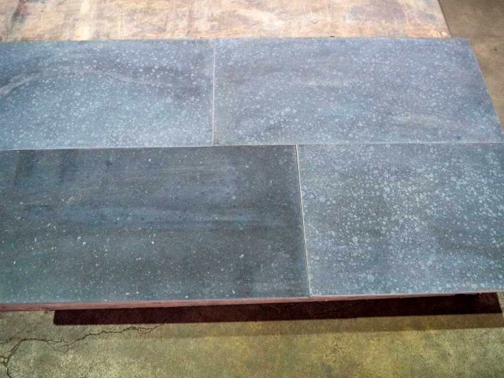 Natural stone tiles 28m²