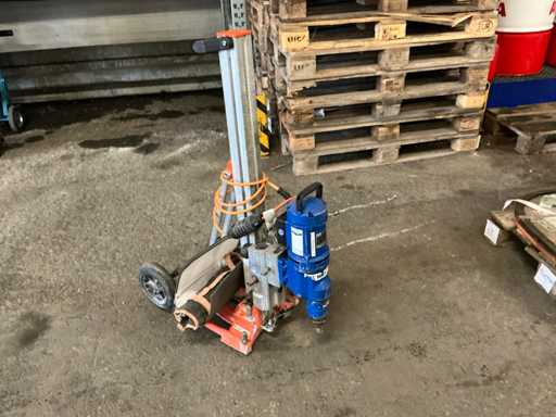 Corotteuse Norton DK 32 avec support de forage