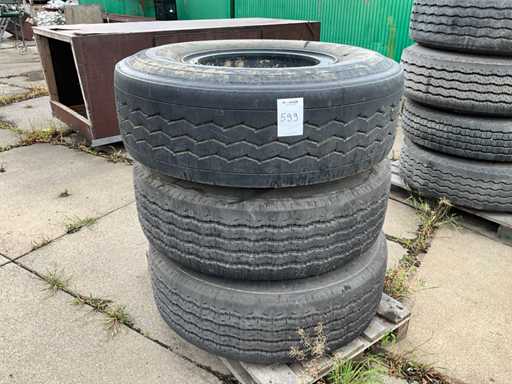 Pneumatico con cerchio (3x)