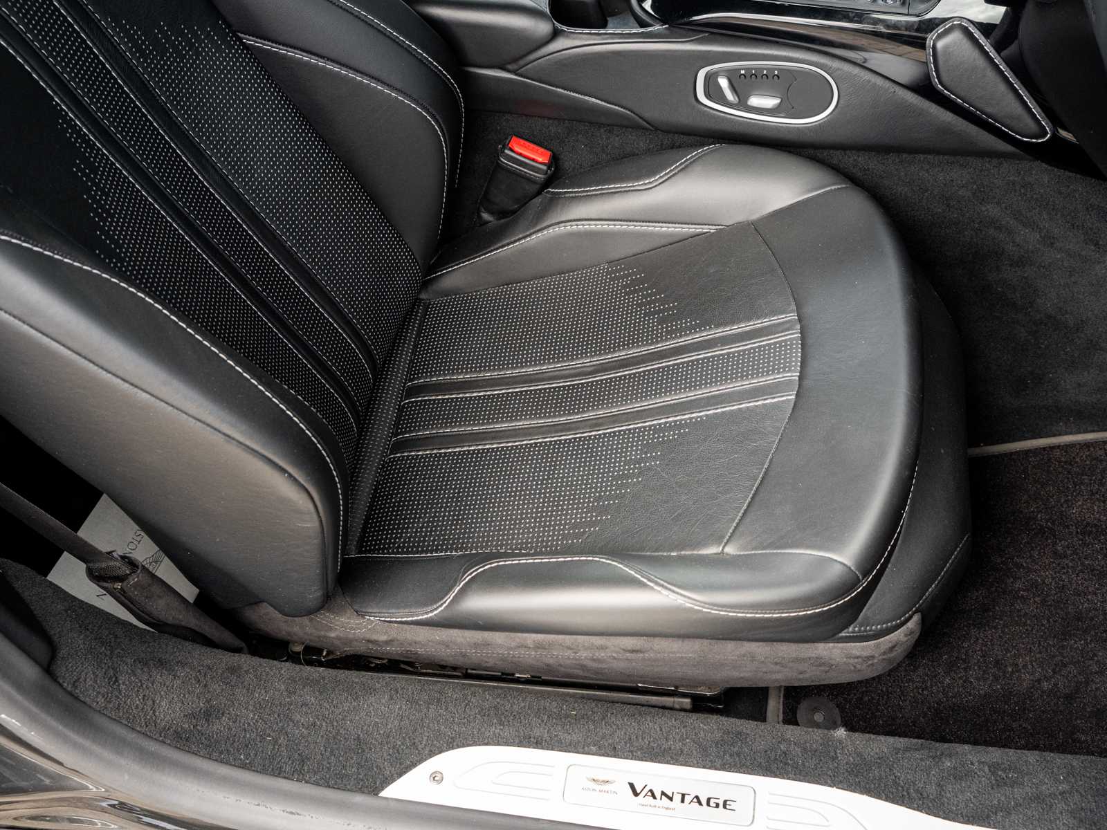 Aston Martin Vantage 4.0 V8 510pk 2021, X-777-DL