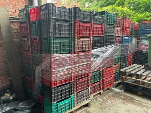 Plastic storage bin (4x)