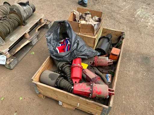Batch of hydraulic cylinders and industrial components