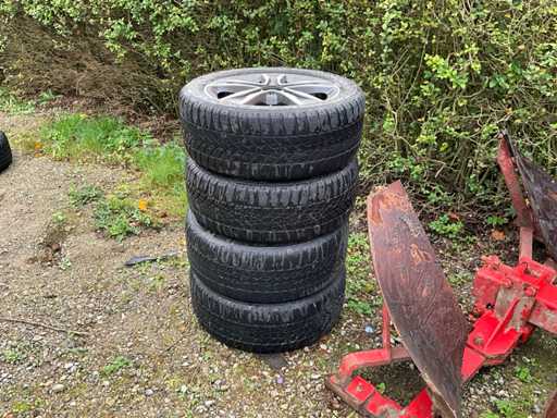 4 x Mercedes band met velg.