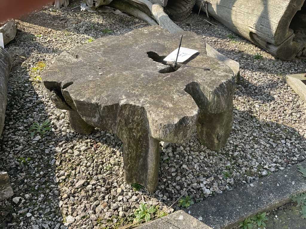 Sempre "masă" de sculptură în lemn