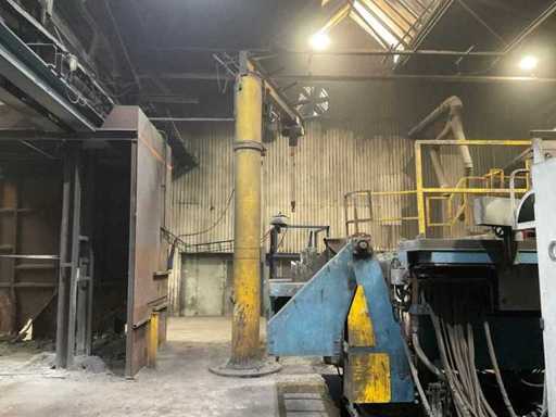 Grue à bras oscillant à colonne