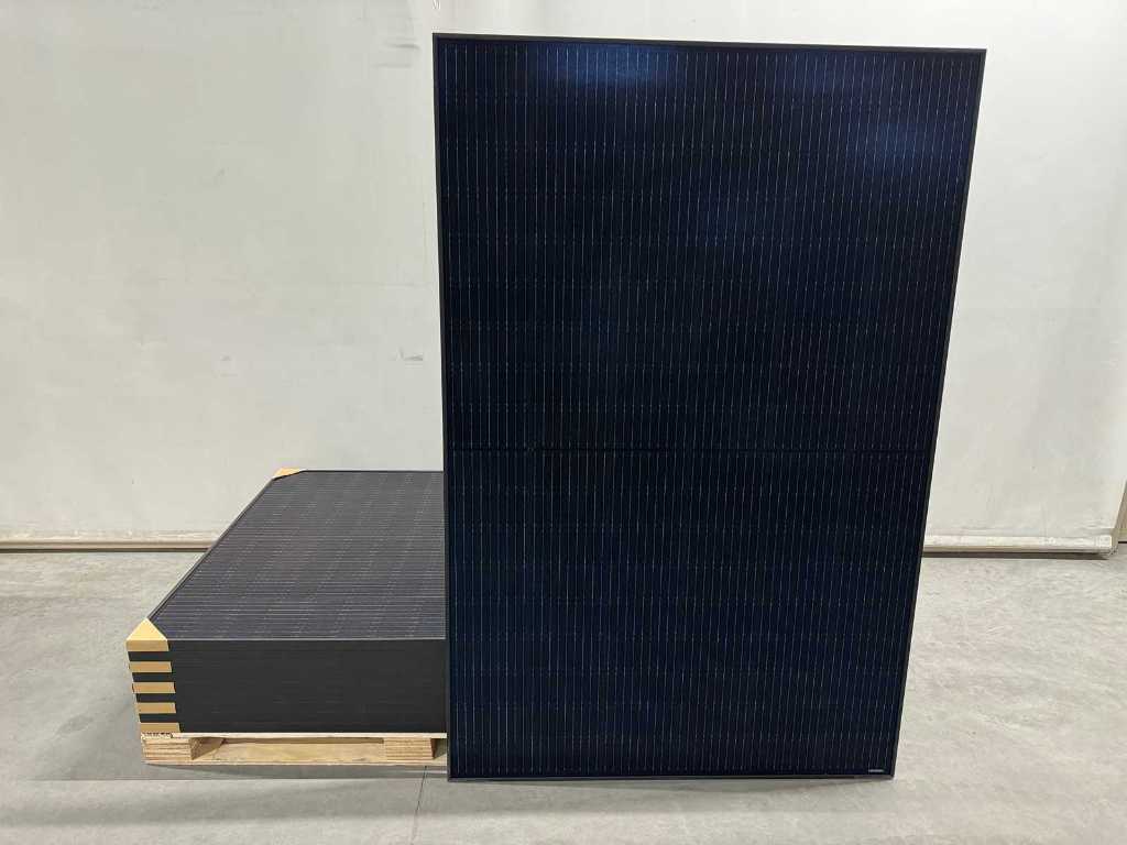 Exiom - Set mit 8 komplett schwarzen (375 Wp) Solarmodulen